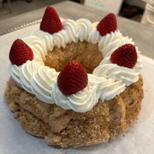 Angel Food Cake with Strawberries and Cream